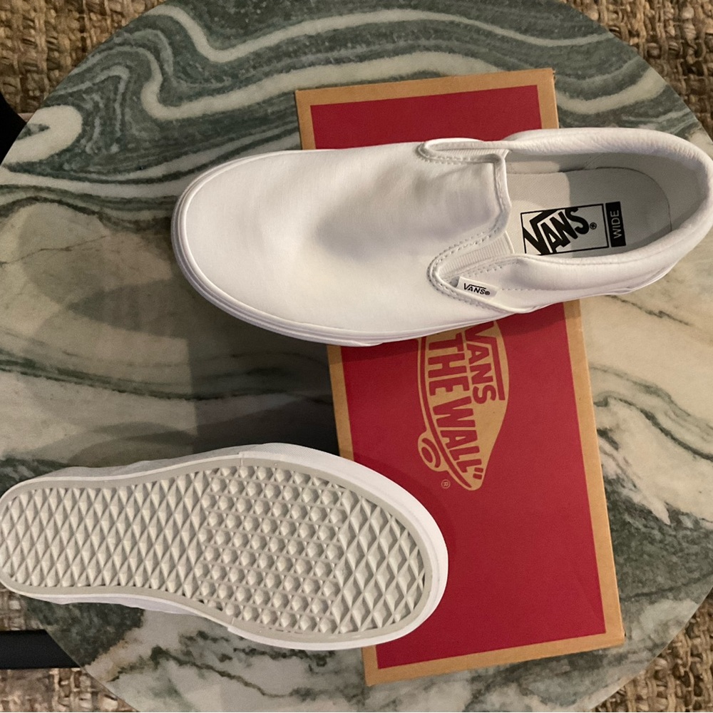 VANS men’s 8.5 or women’s 10 wide